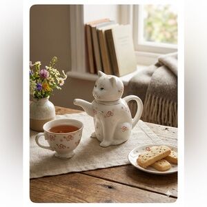 Decorative Porcelain Cat Teapot | Lucky Cat Style | Made in China